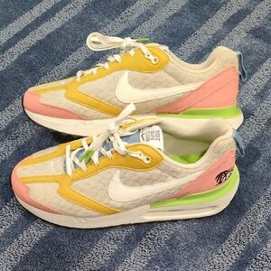 Nike Women Air Max Dawn SE, Nike Sun Club